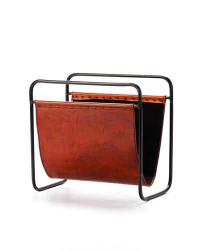 Magazine holder made of faux leather and metal material in mahogany colour