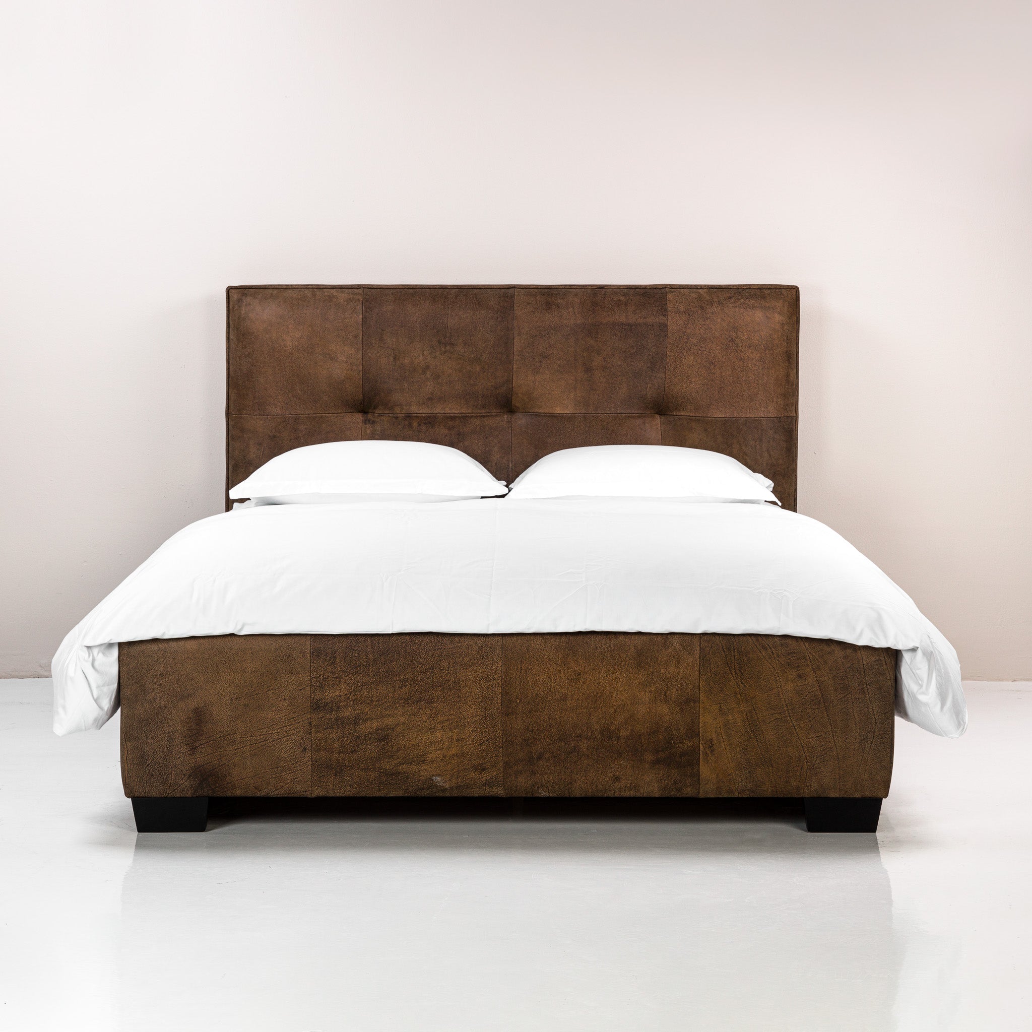 Vega Bed (Leather)